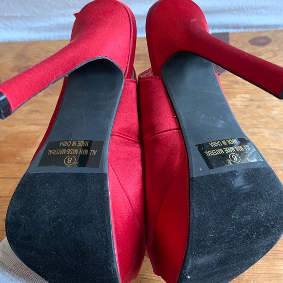 Journee Collection red wine stilettos flower toe - Picture 2 of 5